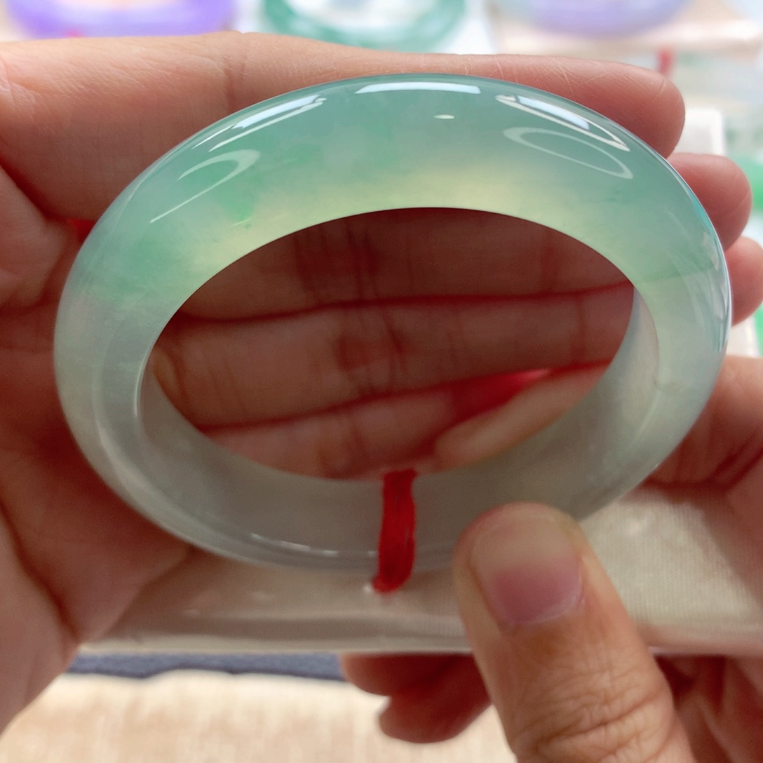 翡翠手镯未镶嵌50.3炸光甜绿毕业超值一定要拍A