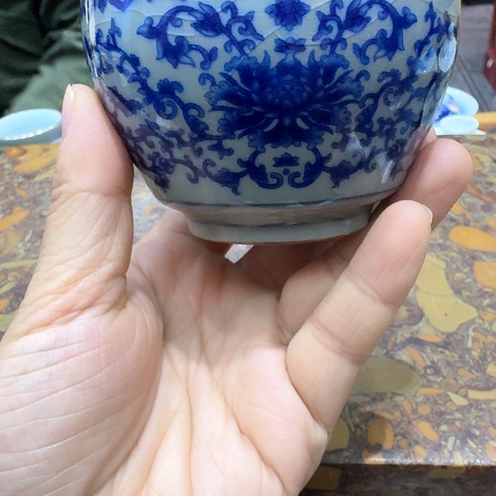 青瓷花杯一个，瓷。。。