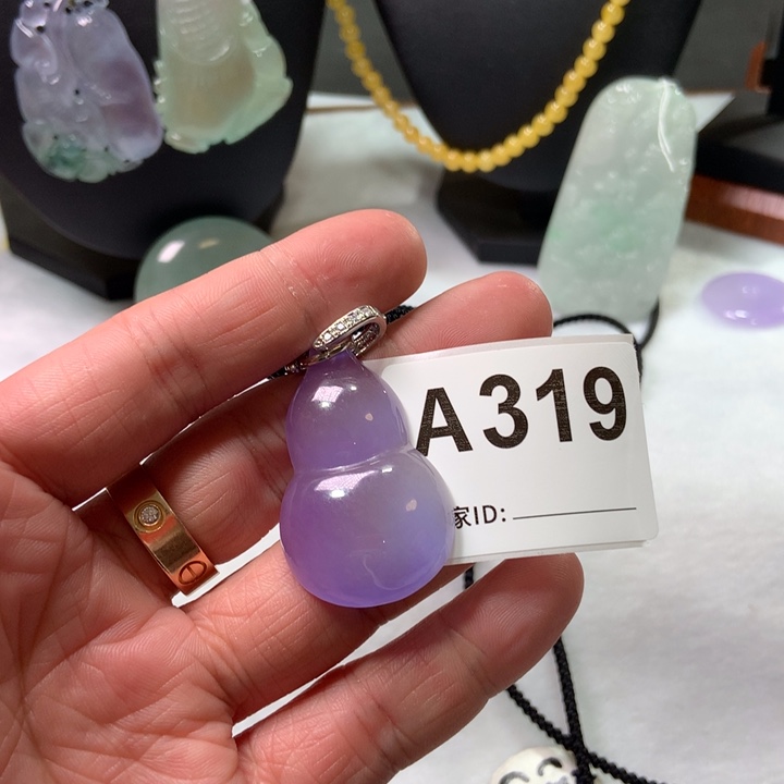 翡翠颈饰未镶嵌k****o哈哈哈哈哈哈哈哈哈