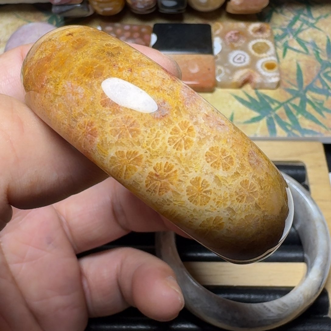 硅化玉未镶嵌纯天然有机玉石保真色小**点51圈口