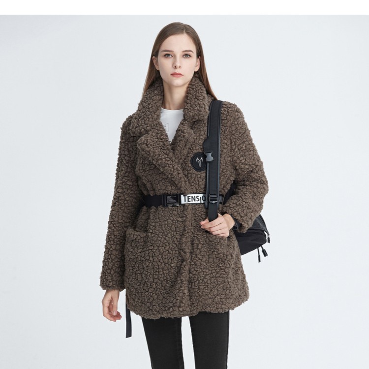 S.DEER圣迪奥女装拼接时尚立领收腰字母羊羔毛绒外套S20482216