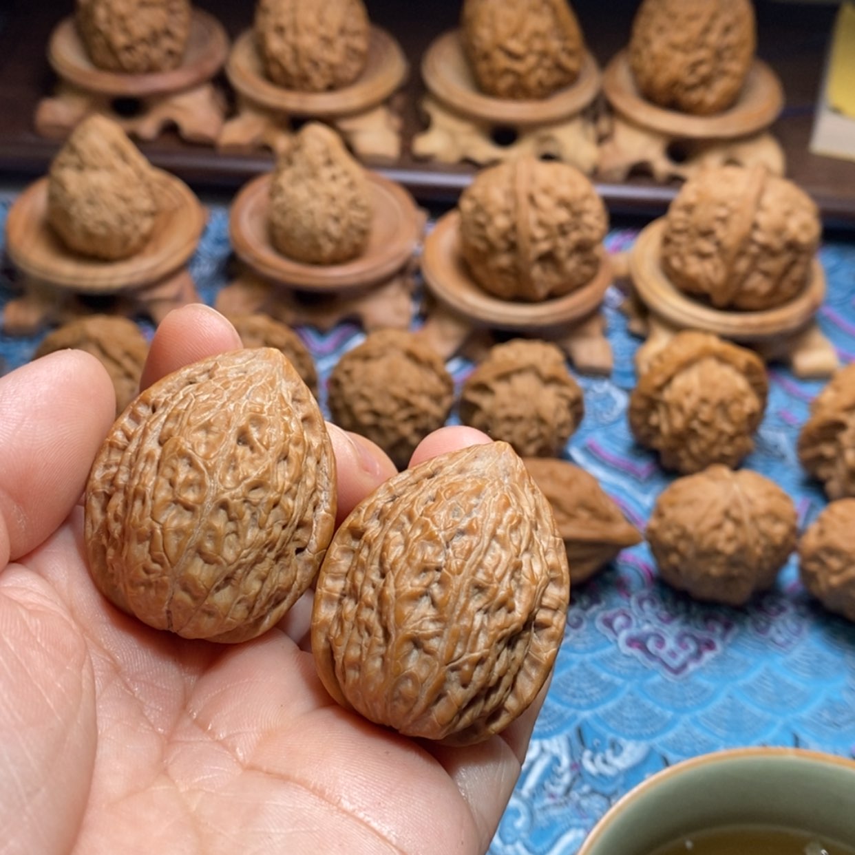【闪购商品】文玩核桃吊坠凤纹柳叶鸡心