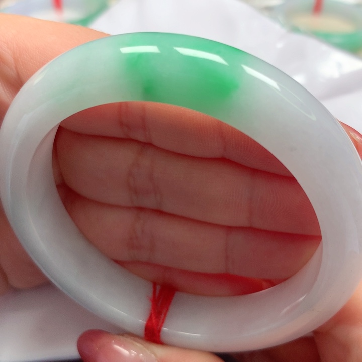 翡翠手镯未镶嵌白底青60