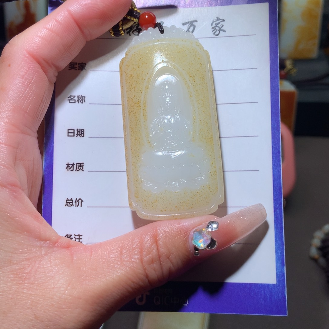 和田玉挂件未镶嵌如***?