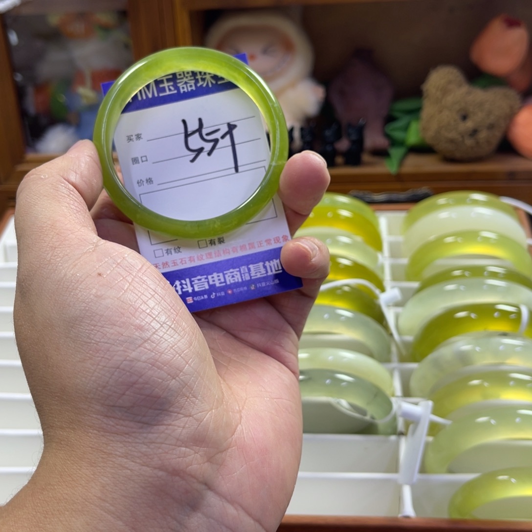 蛇纹石玉未镶嵌手镯385