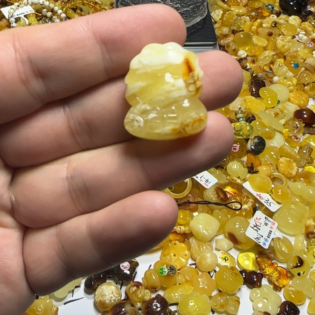 琥珀未镶嵌裸石3.94克