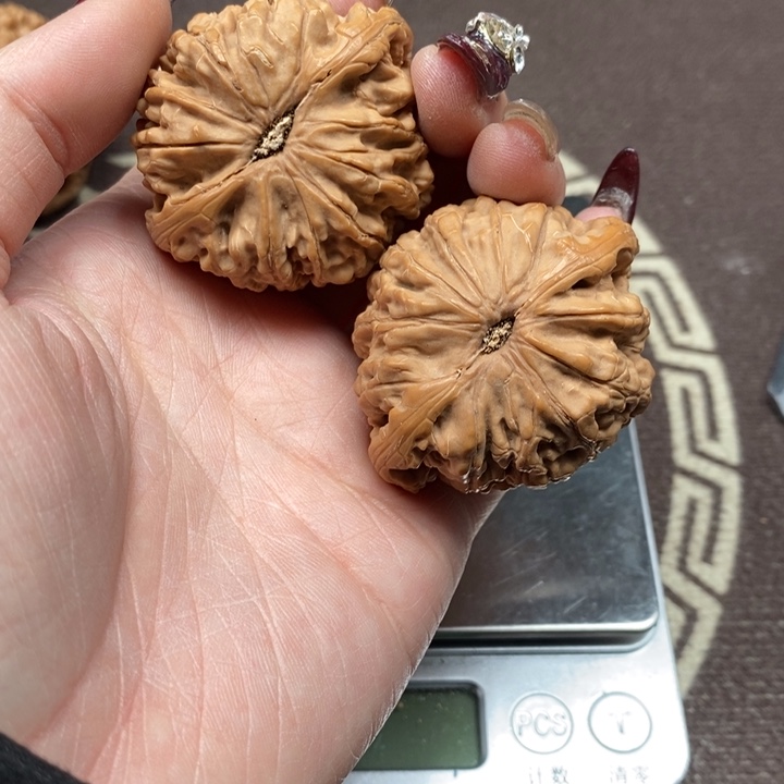 文玩核桃吊坠穿山甲微修44