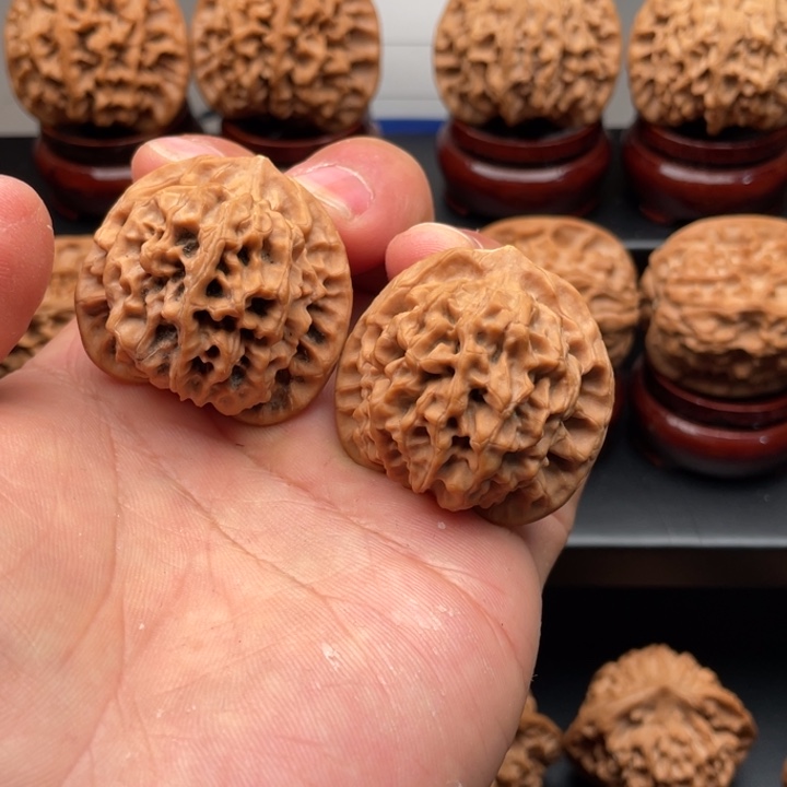 @***己文玩核桃吊坠377尺寸