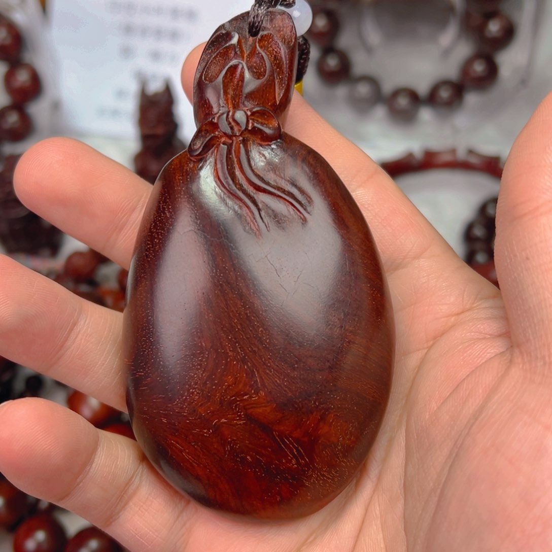 小叶紫檀把件钱袋子