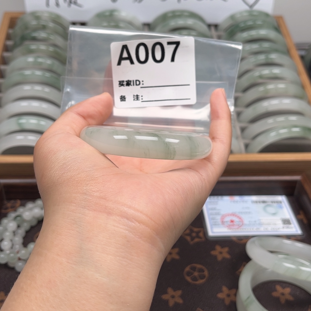 石英质玉手镯未镶嵌
