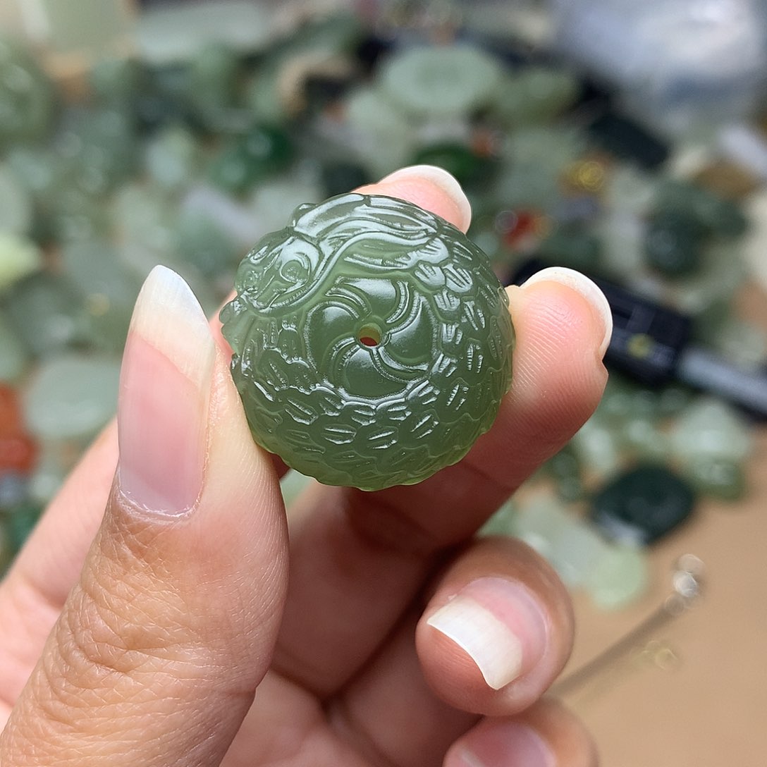 和田玉吊坠未镶嵌