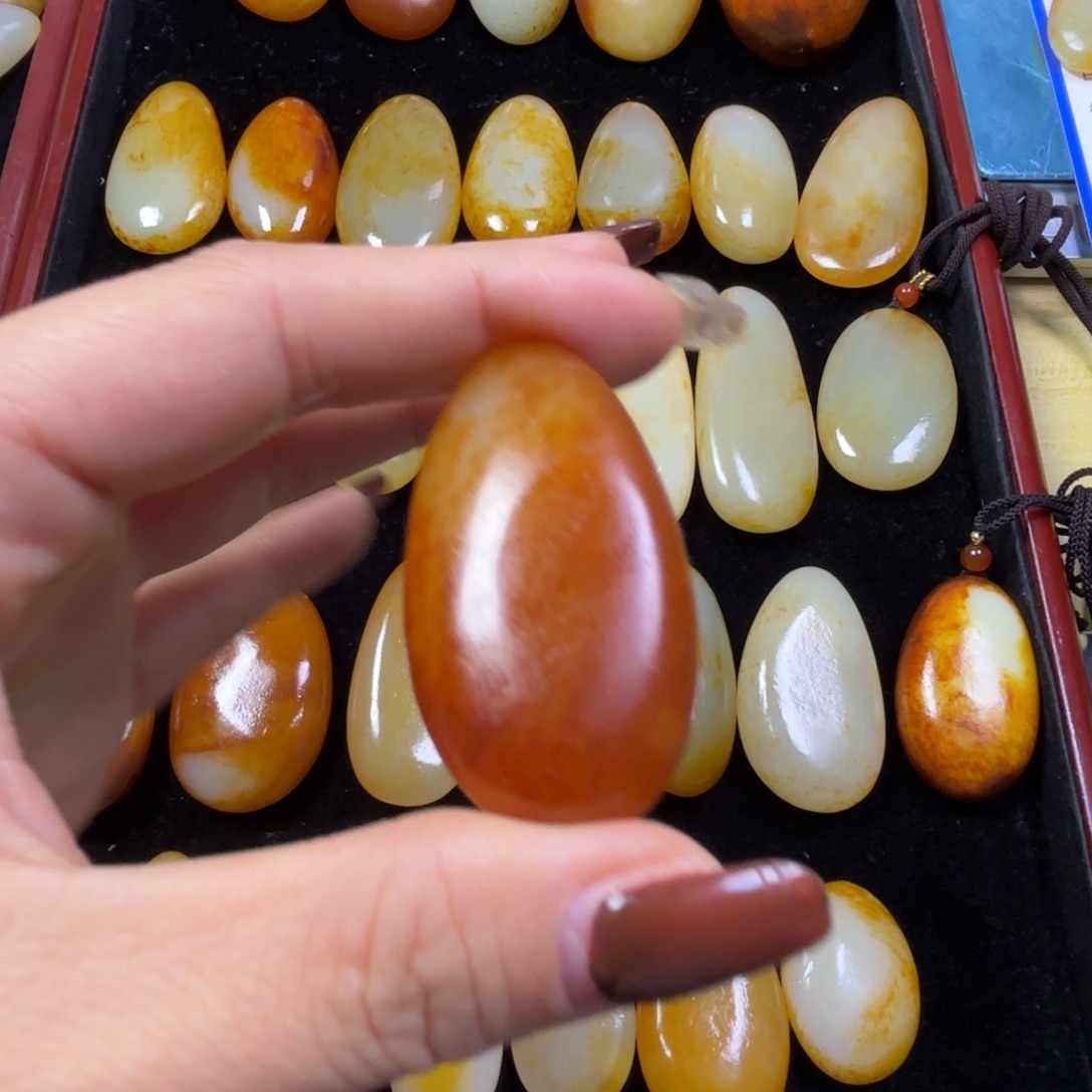 天***涯和田玉未镶嵌颈饰