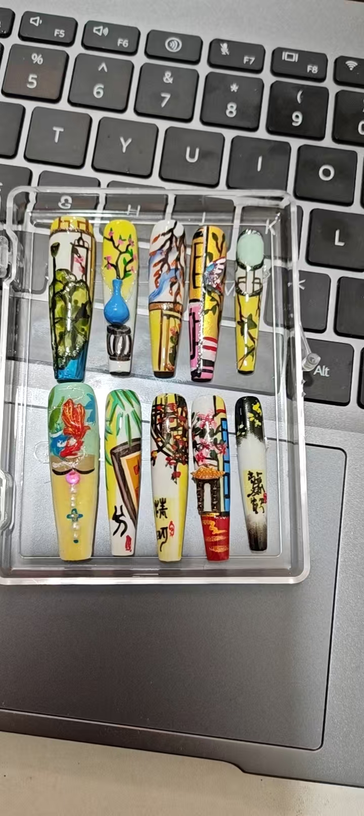 可爱卡通动漫穿戴甲适合学生日常COS中长款美甲片