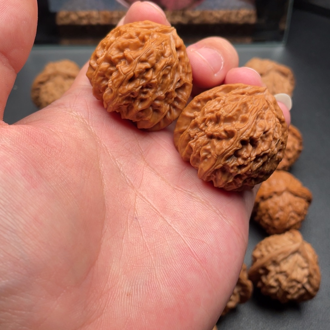 早***文玩核桃吊坠三角白全品无修