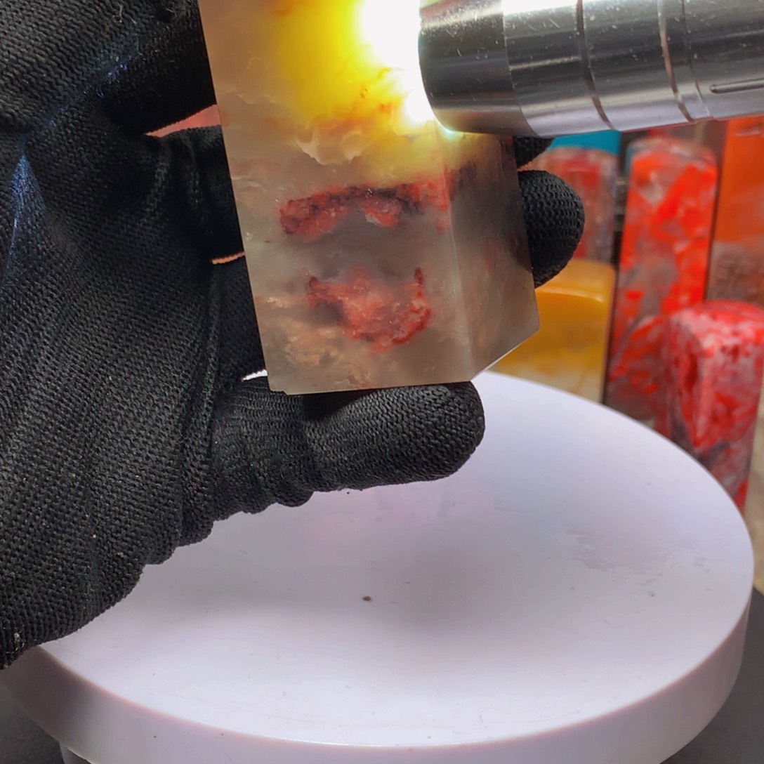 昌化石牛角冻鸡血石印章