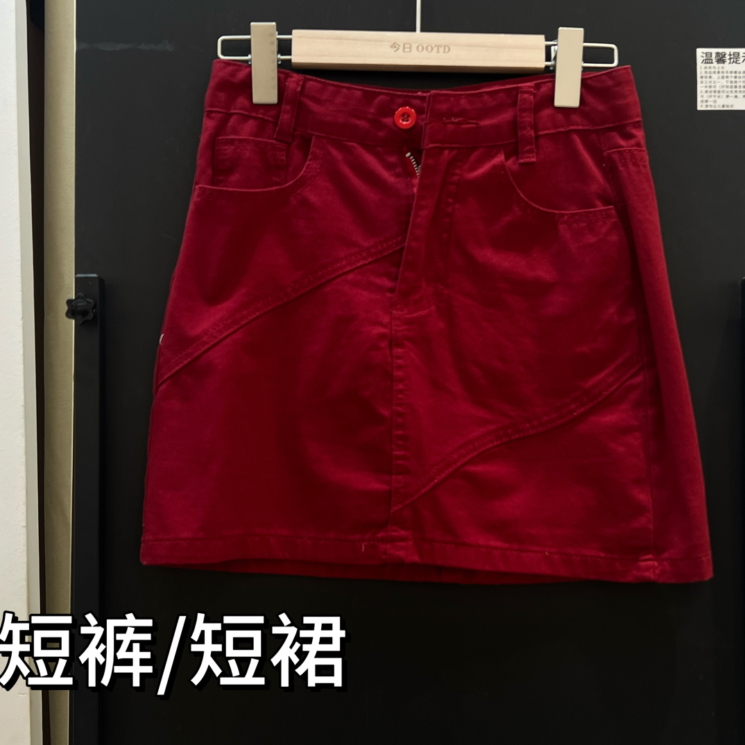 学院风纽扣T恤短袖衬衫领A字时尚红色运动显瘦短款