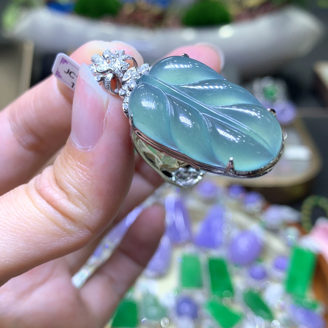 【闪购商品】翡翠颈饰18K金镶嵌翡翠吊坠项链