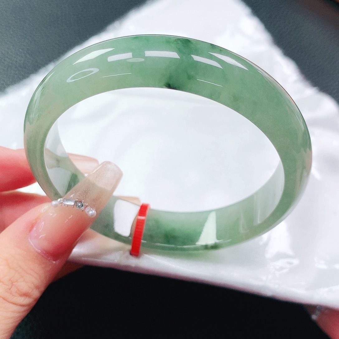 翡翠手镯未镶嵌56圈