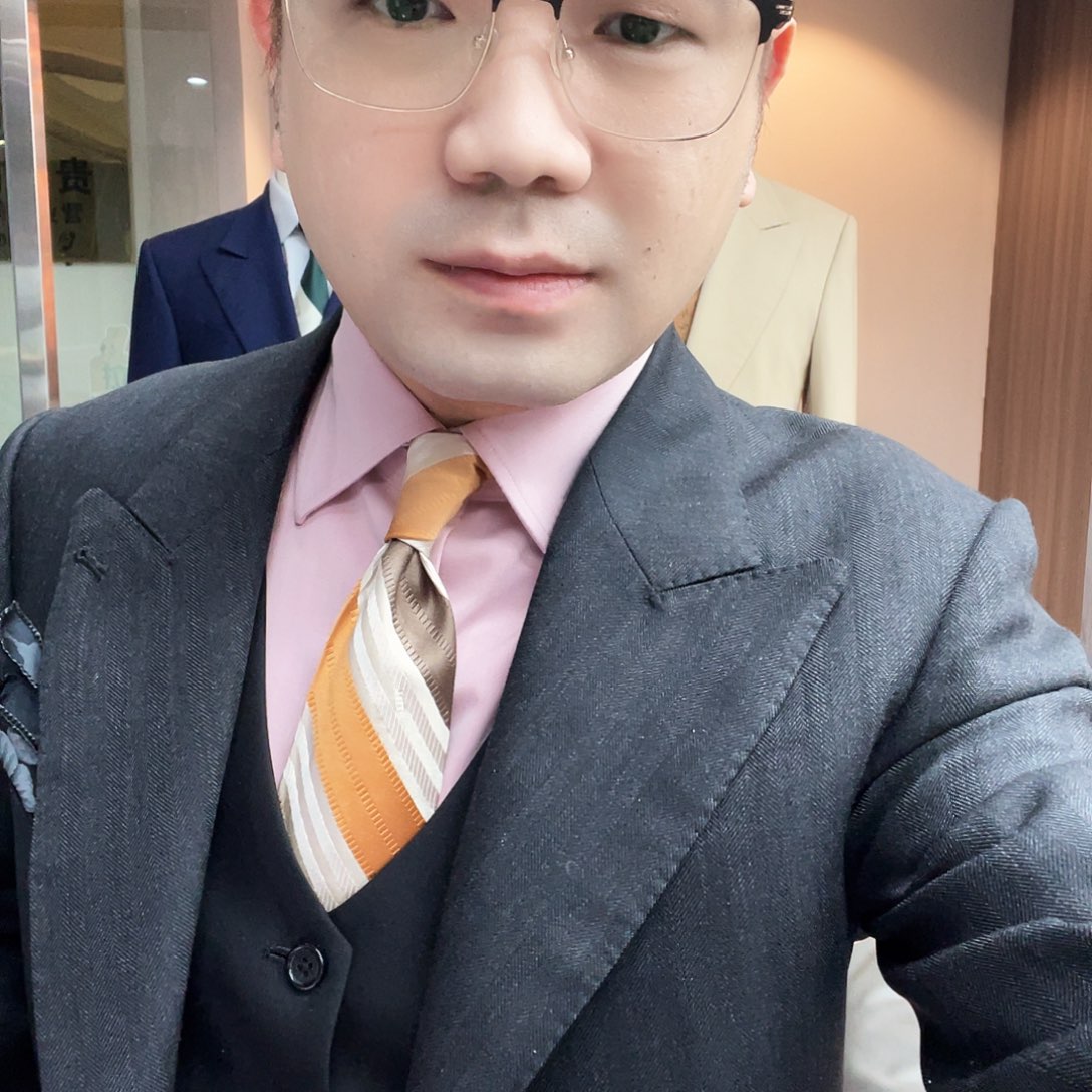 定制西服，可选择面料款式