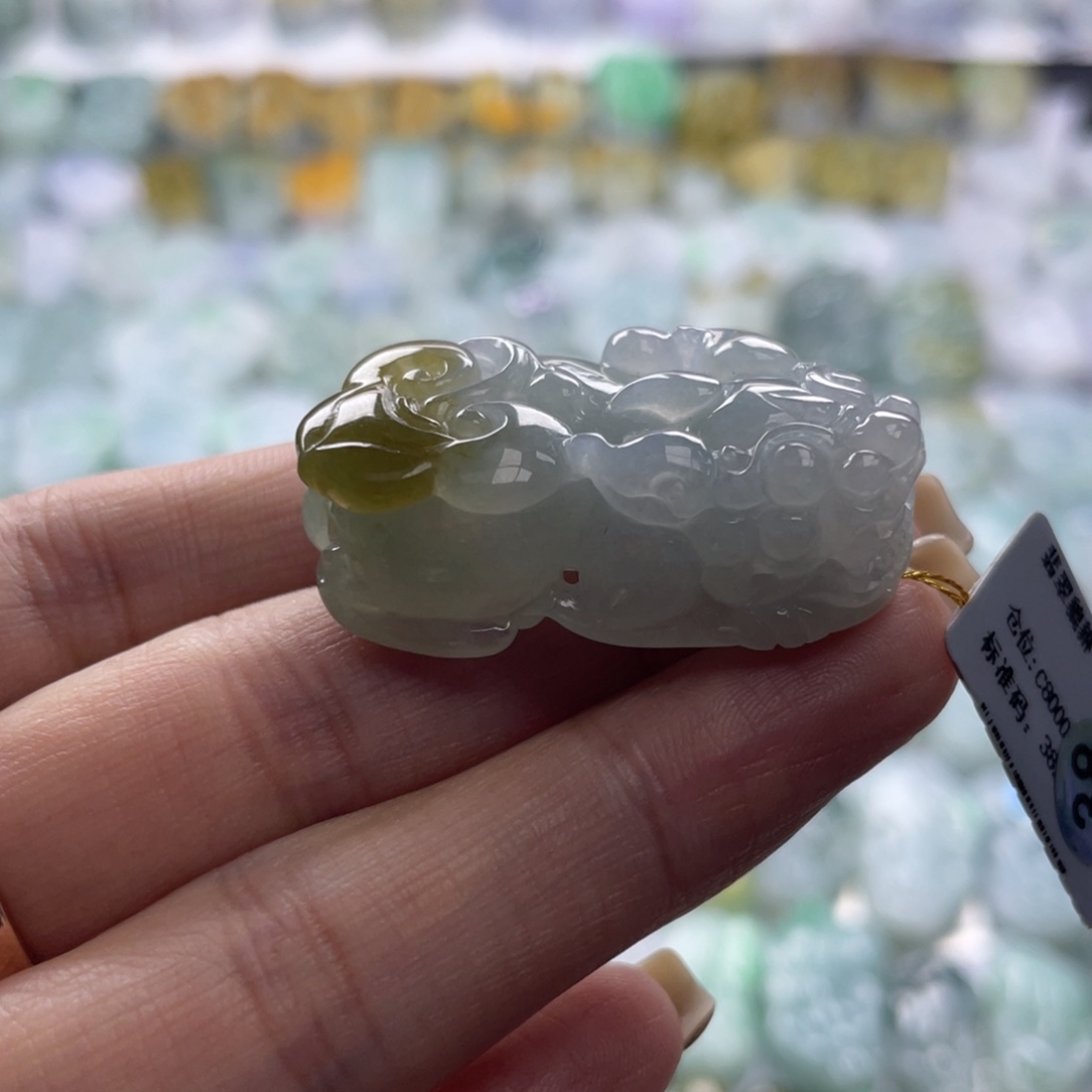 翡翠未镶嵌颈饰貔貅