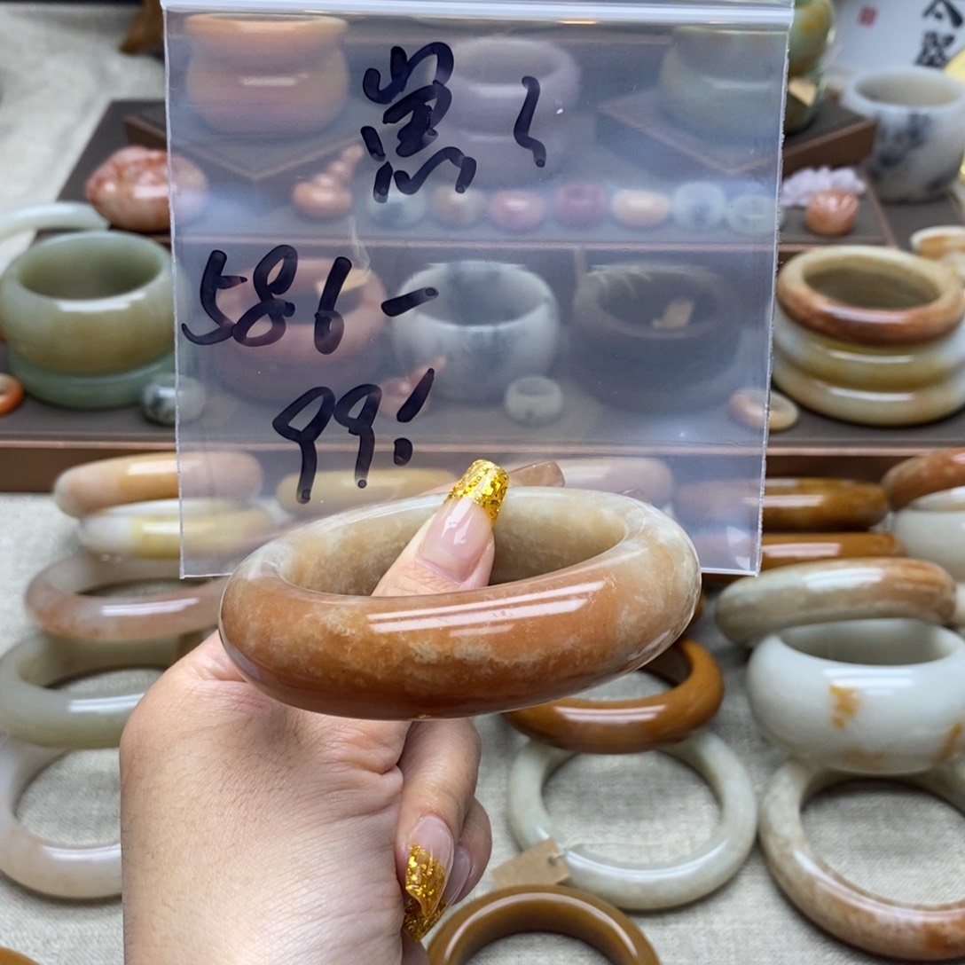 L****合金手镯石英质玉