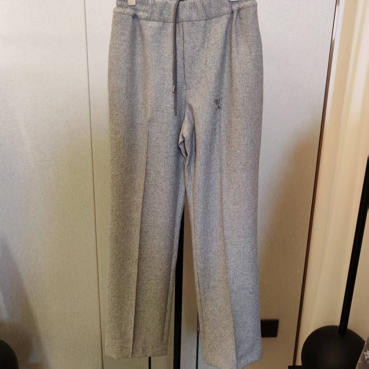 99新 LouisVuitton/路易威登 经典灰色休闲运动裤 094