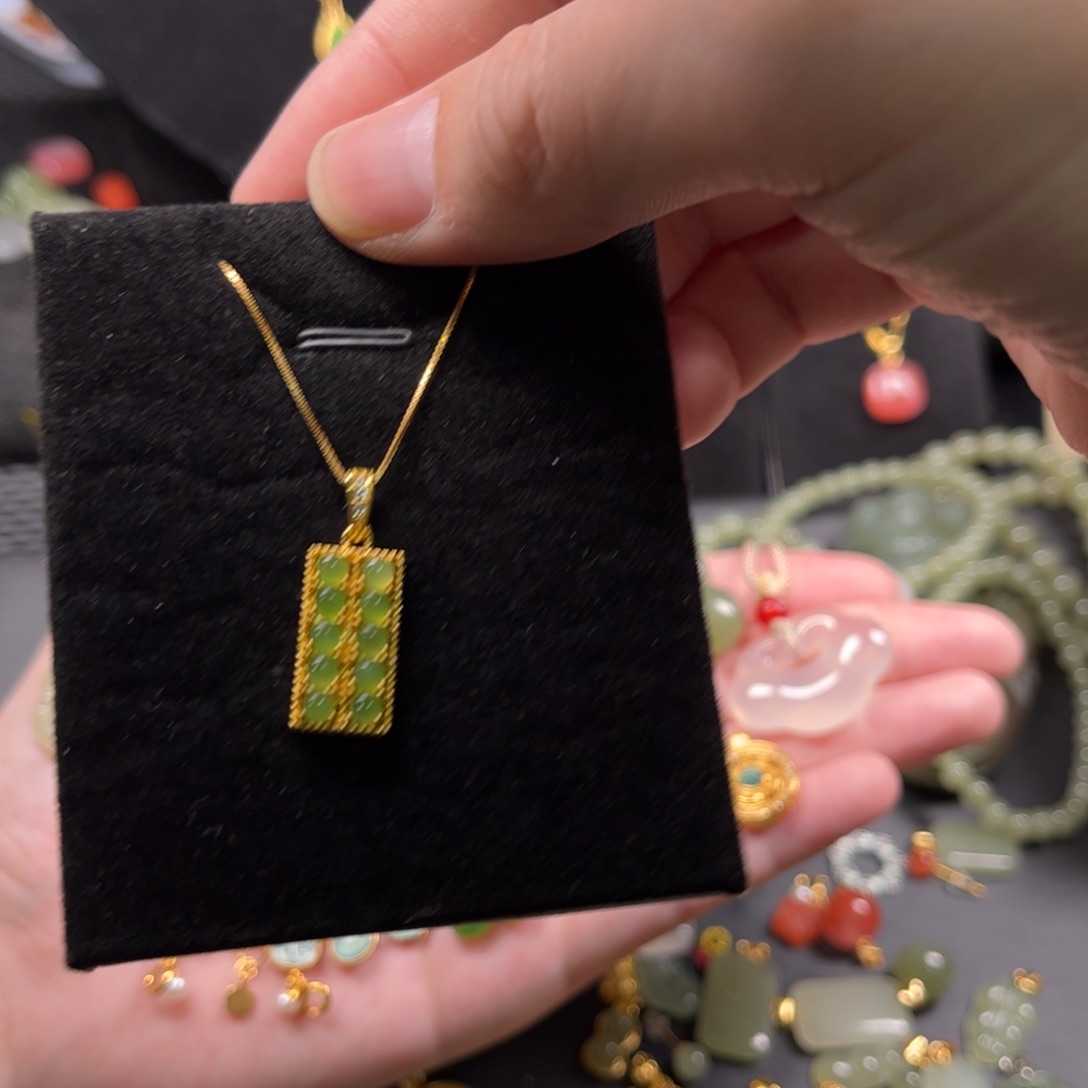 和田玉银S925镶嵌吊坠(赠链)