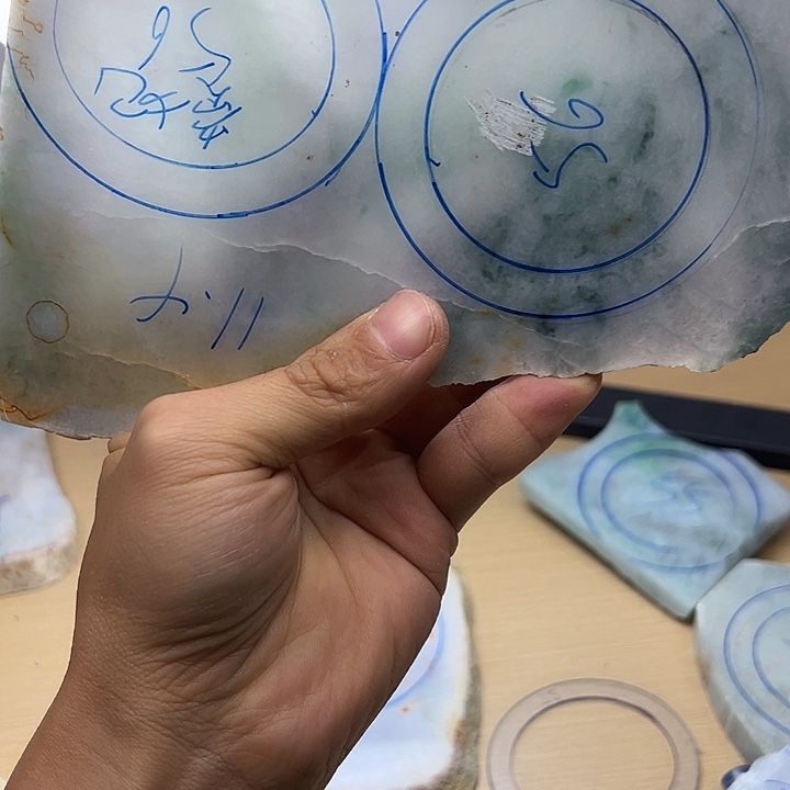 定制翡翠未镶嵌翡翠手镯定制