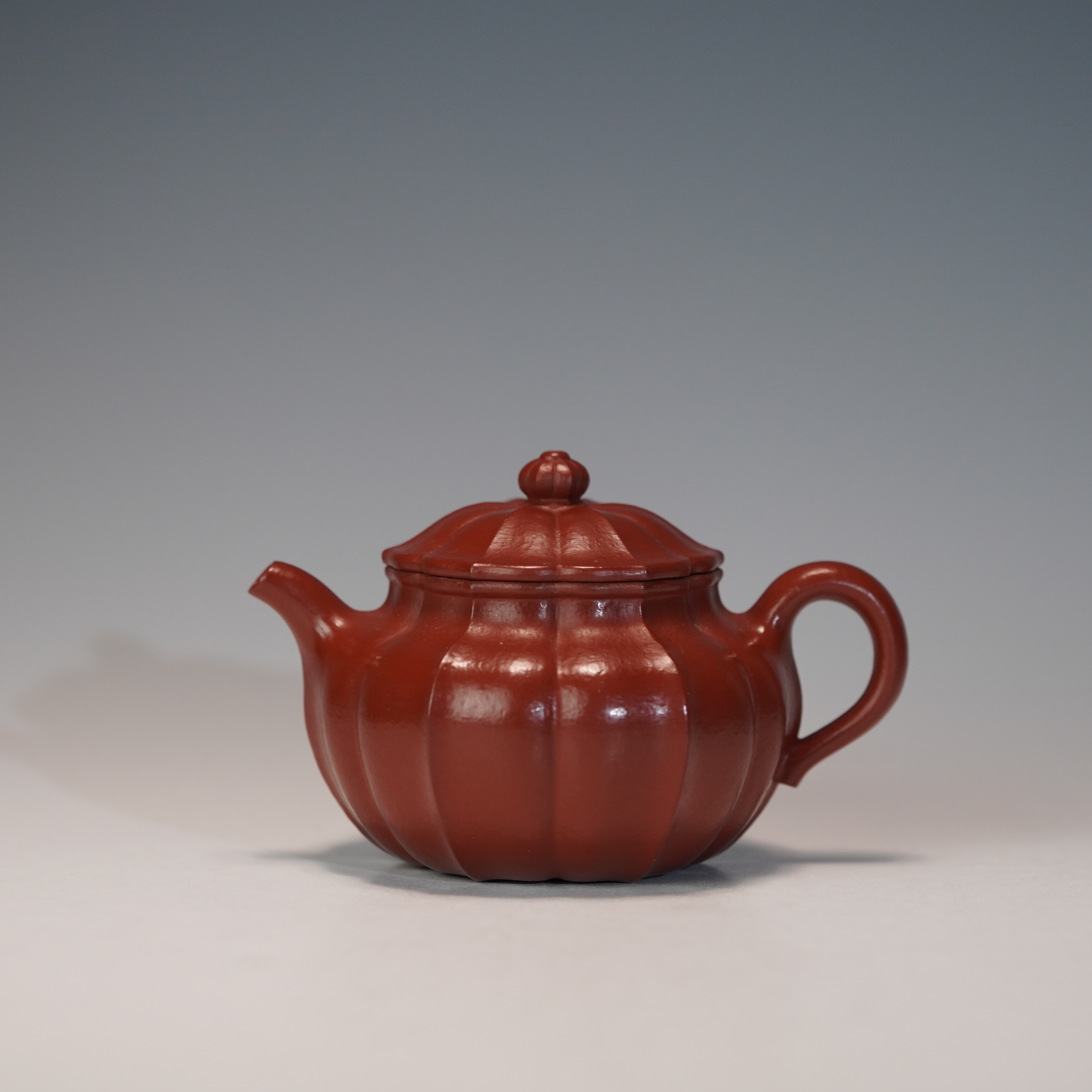 lot.22408 张志初 朱泥小莲子壶 120cc