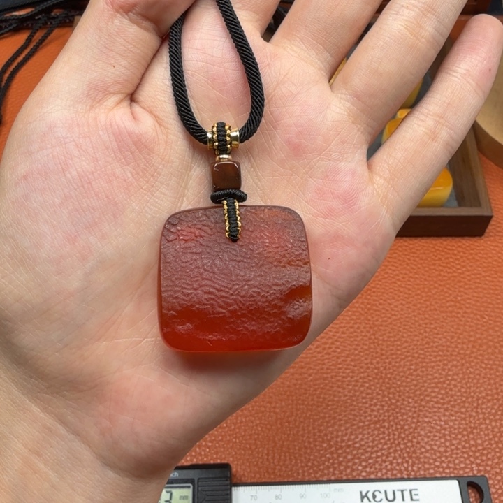 蜜蜡未镶嵌吊坠(赠链)