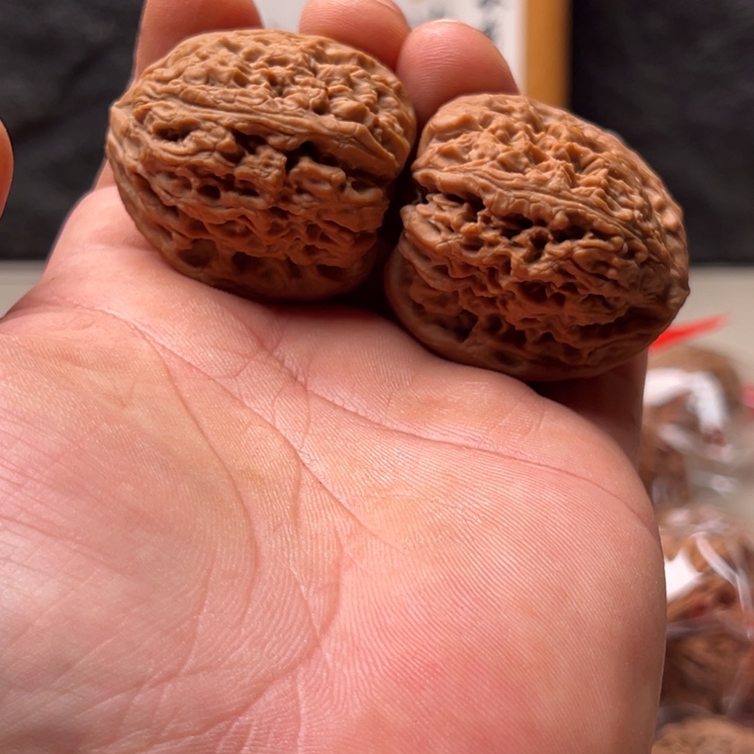 鲸***憙文玩核桃把件南疆39微色差