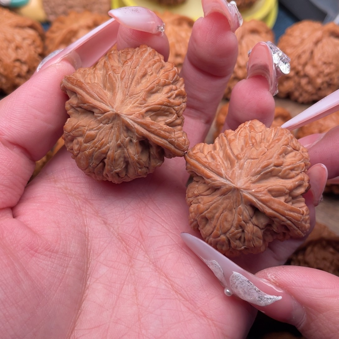 文玩核桃把件全品精配红皮房山磨40