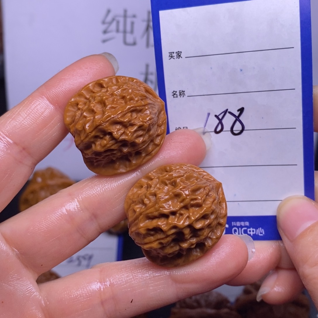 文玩核桃把件188/30瓷娃娃