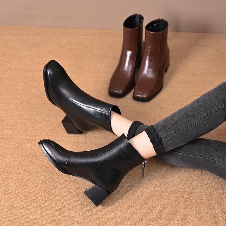 真皮粗跟短靴女2025秋冬新款复古气质方头瘦瘦靴中跟马丁靴女加绒