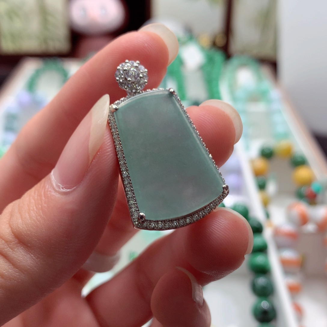 翡翠未镶嵌颈饰翡翠