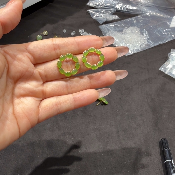 J****和田玉未镶嵌手镯