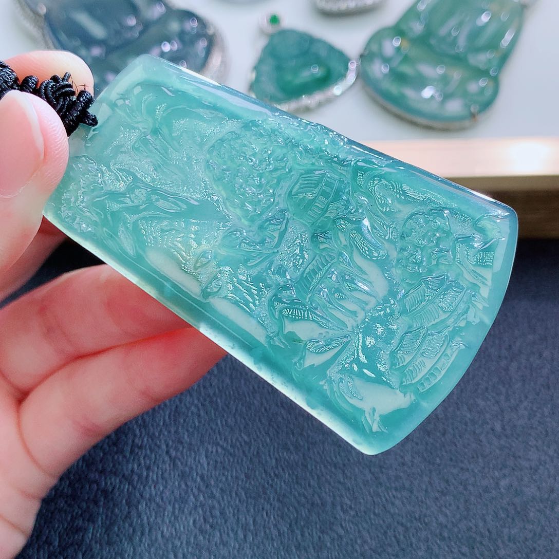 翡翠挂件未镶嵌翡翠