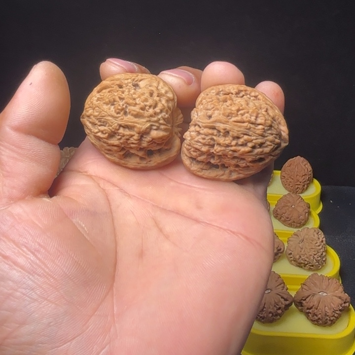 文玩核桃把件三角天残38尺1