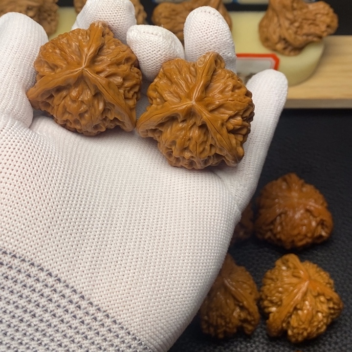 文玩核桃吊坠可***?工艺三棱