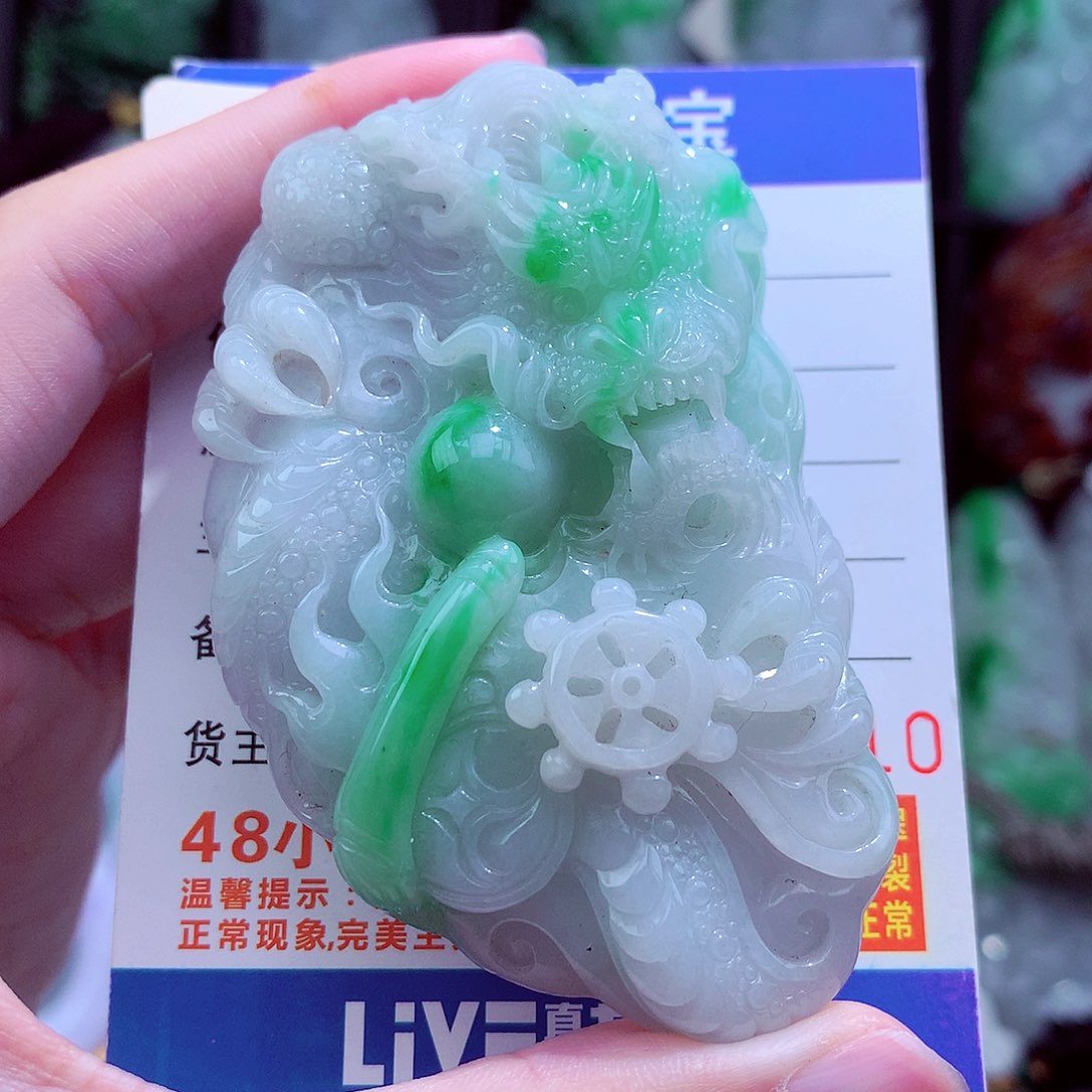 翡翠未镶嵌颈饰挂件