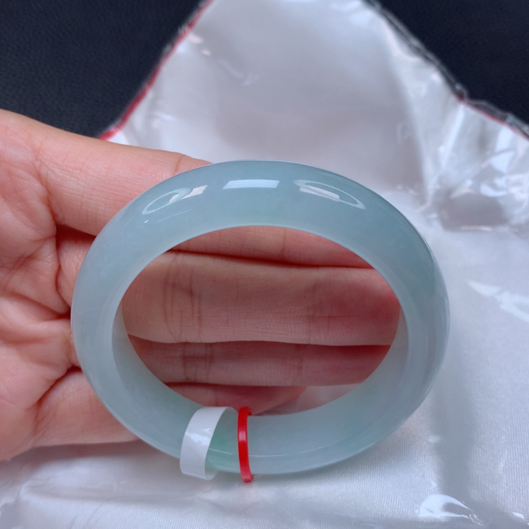 翡翠手镯未镶嵌天然