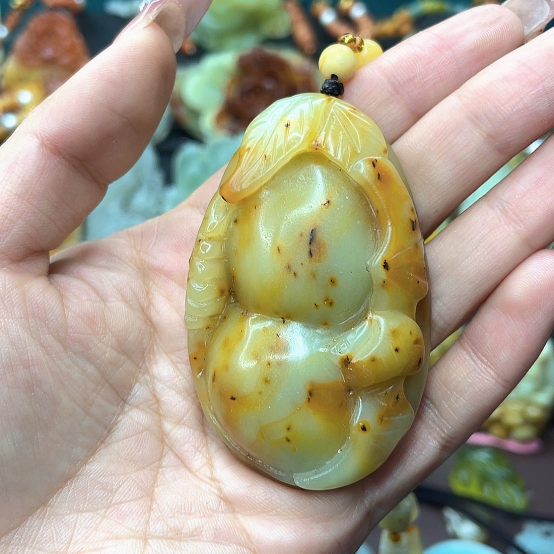 蛇纹石玉颈饰未镶嵌