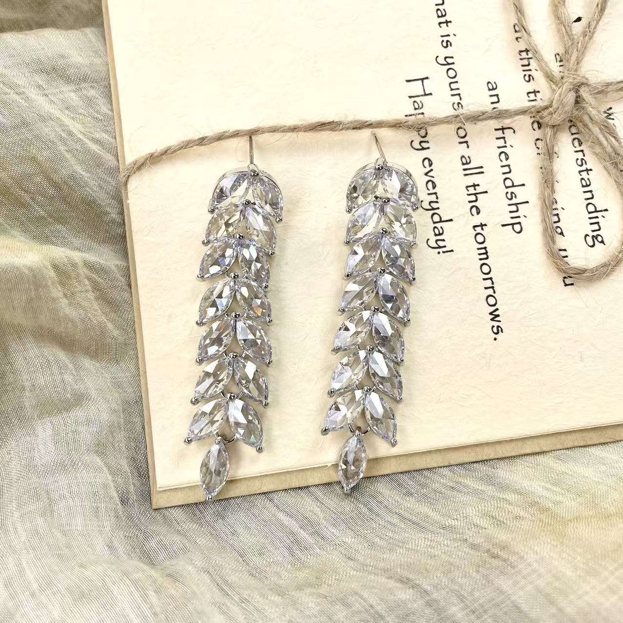 铜合金仿水晶耳饰 买三送一 1074 气质轻奢复古法式银色长款耳钉