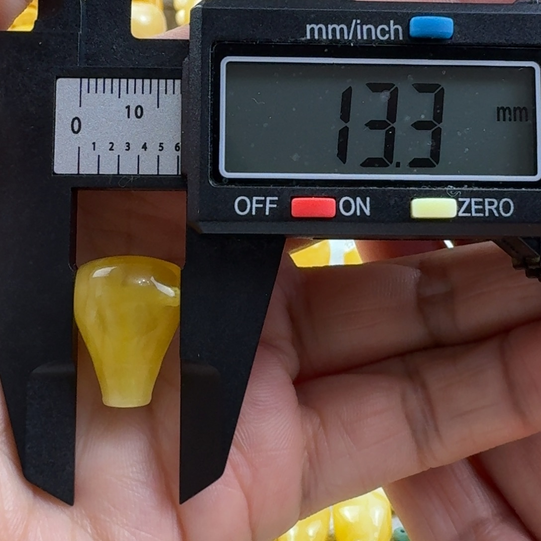 蜜蜡未镶嵌裸石40杂