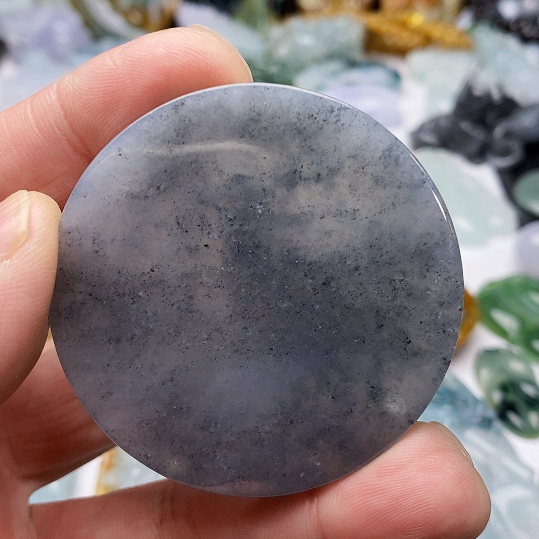 翡翠颈饰未镶嵌冰乌鸡无事牌