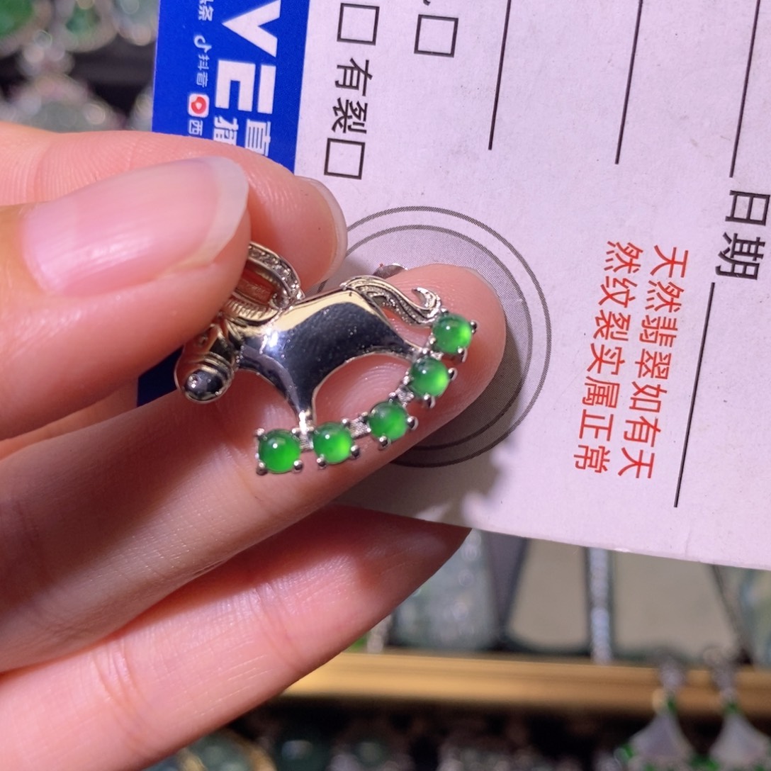 翡翠未镶嵌颈饰天然