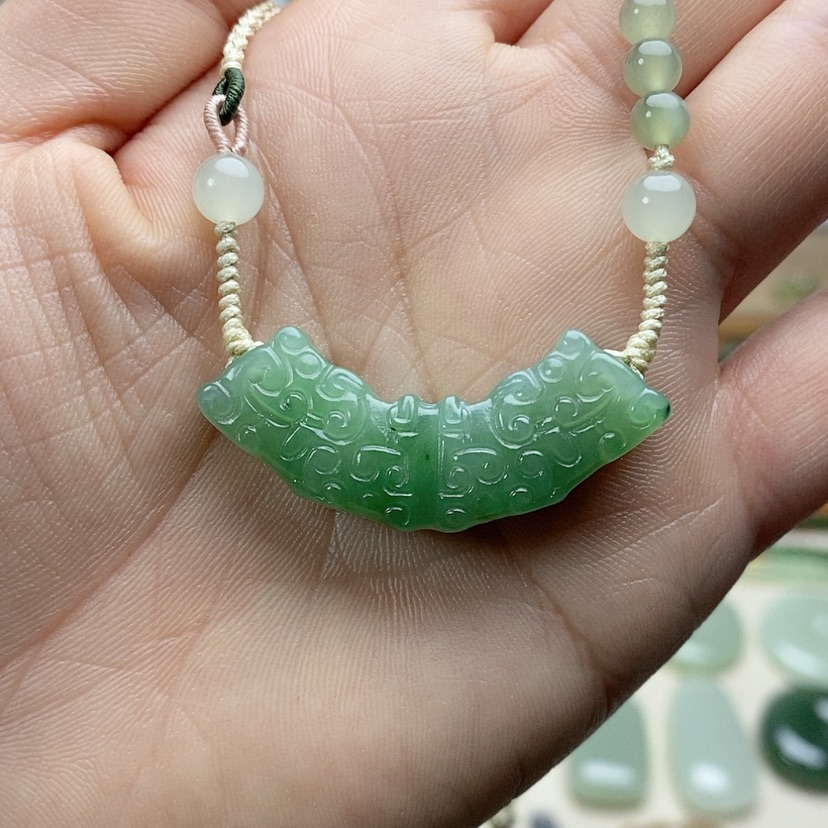 【闪购商品】颈饰未镶嵌和田玉