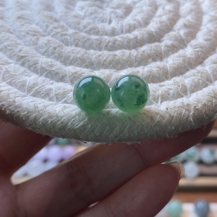 未镶嵌定制翡翠N****s绿飘花圆珠2颗卡9.3 买断不退换