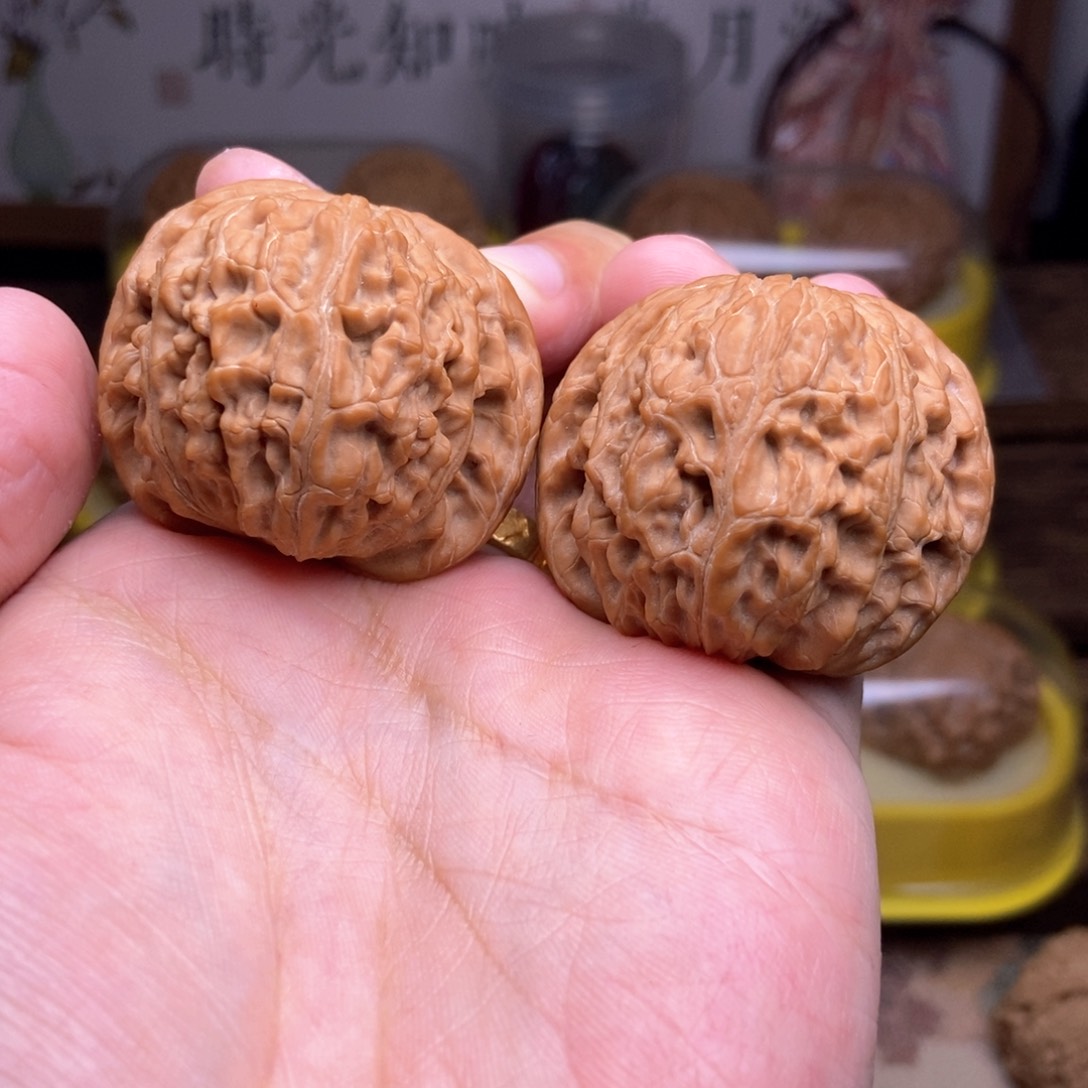 文玩核桃吊坠全品40.5尺正磨山地红皮