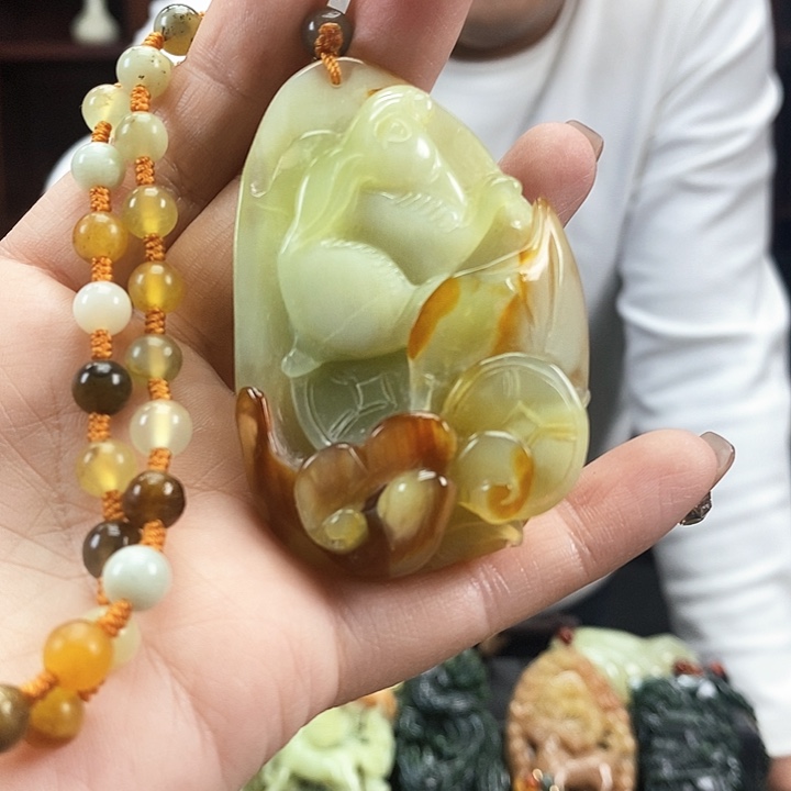 蛇纹石玉吊坠未镶嵌